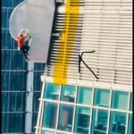 Le grimpeur américain Alex Honnold a réussi l’ascension en “solo intégral” de TAIPEI 101 sans corde